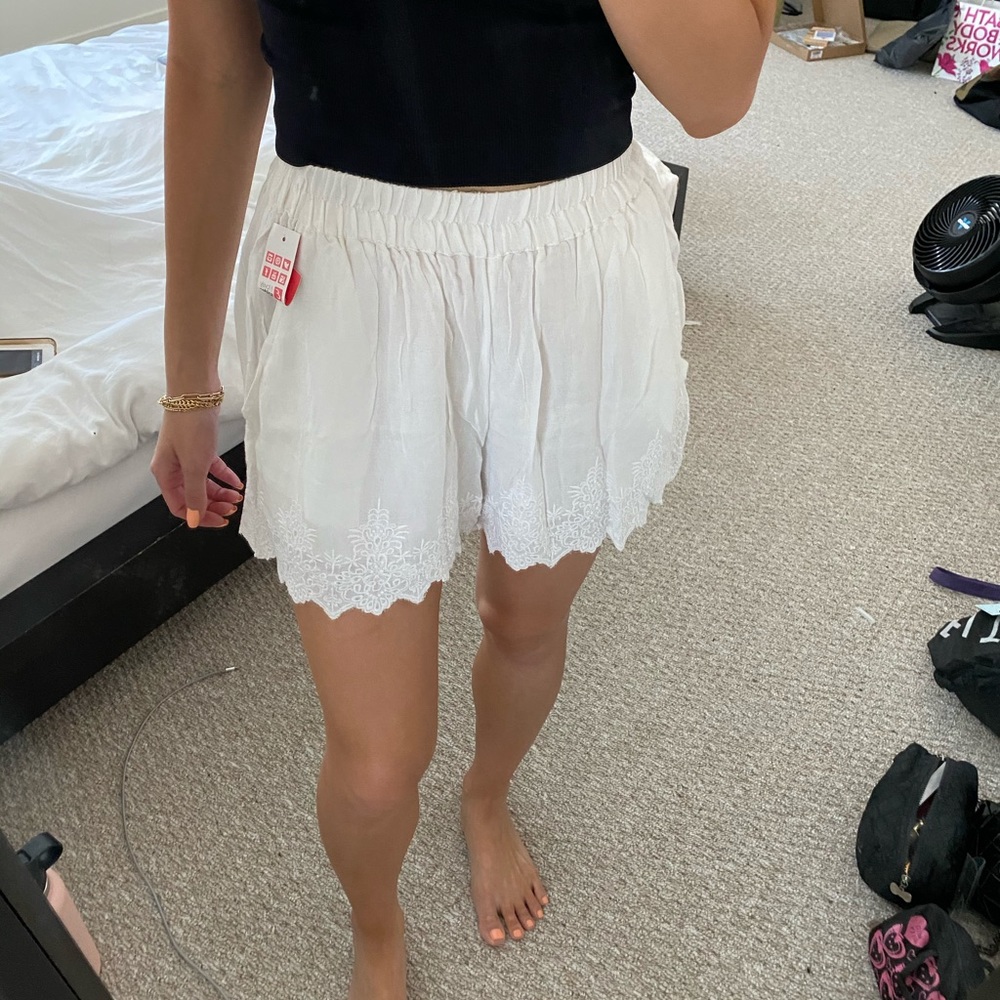 White detailed high waisted Lounge shorts
